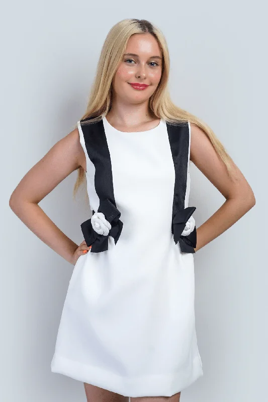 Black/White Sleeveless Shift Dress