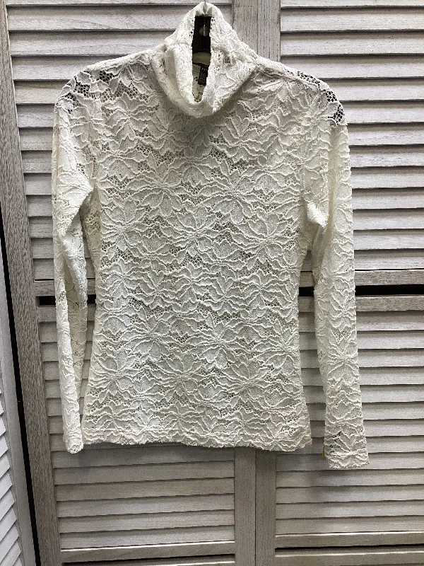 Top Long Sleeve By White House Black Market In Ivory, Size: Xxs